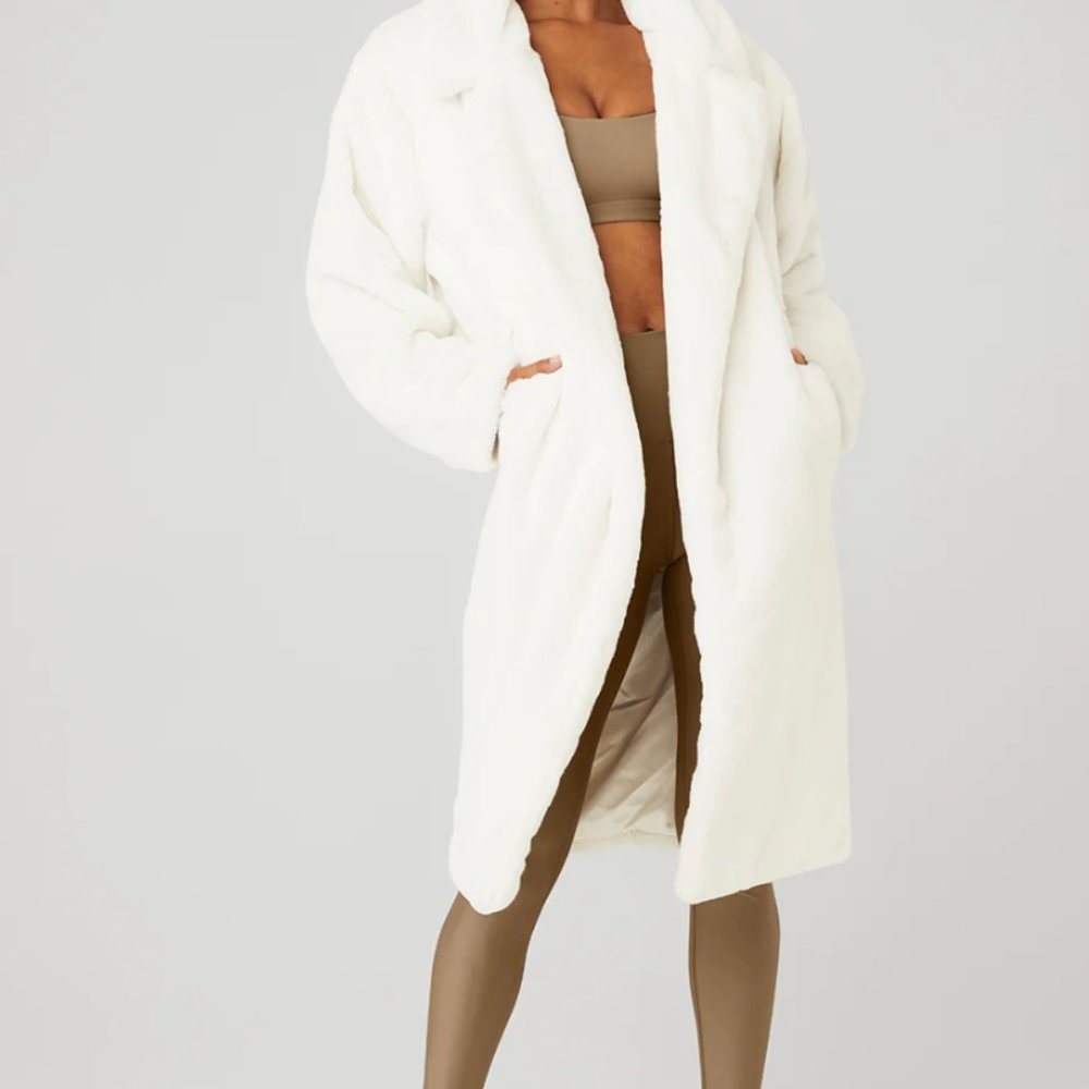 Alo White Fuzzy Jacket - Sz M